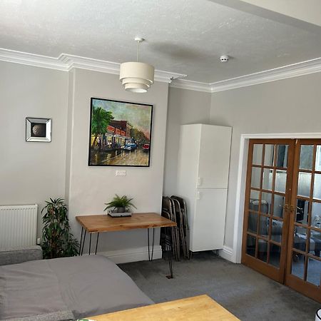 1 Bedroom Spacious Apartment 莱瑟姆-圣安妮 外观 照片