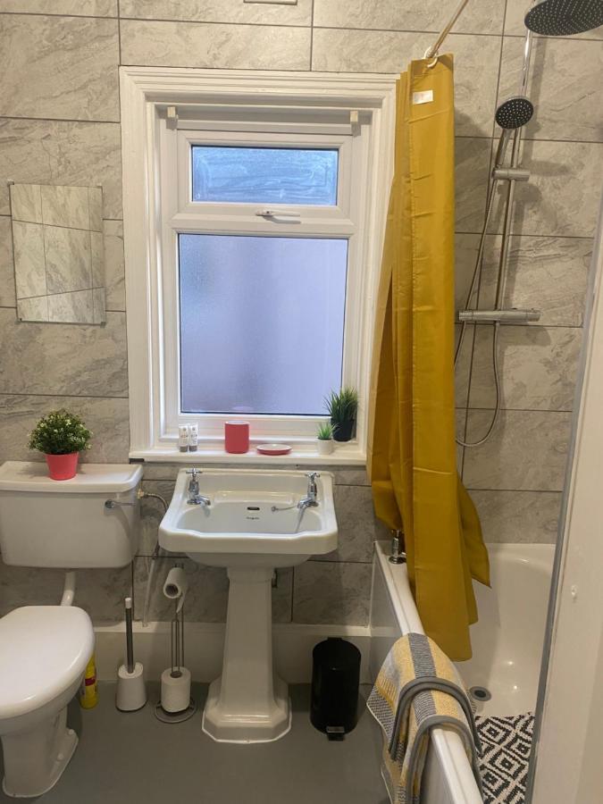1 Bedroom Spacious Apartment 莱瑟姆-圣安妮 外观 照片